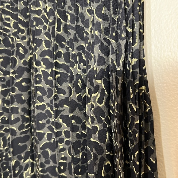 MAX STUDIO Graduated Pleat Knee-Length Midi Skirt NWOT - Picture 4 of 8